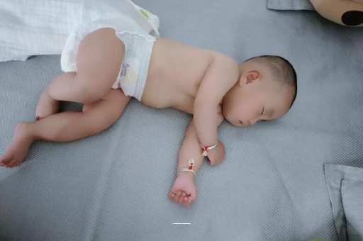 巴彦淖尔六个月宝宝眼睛散光